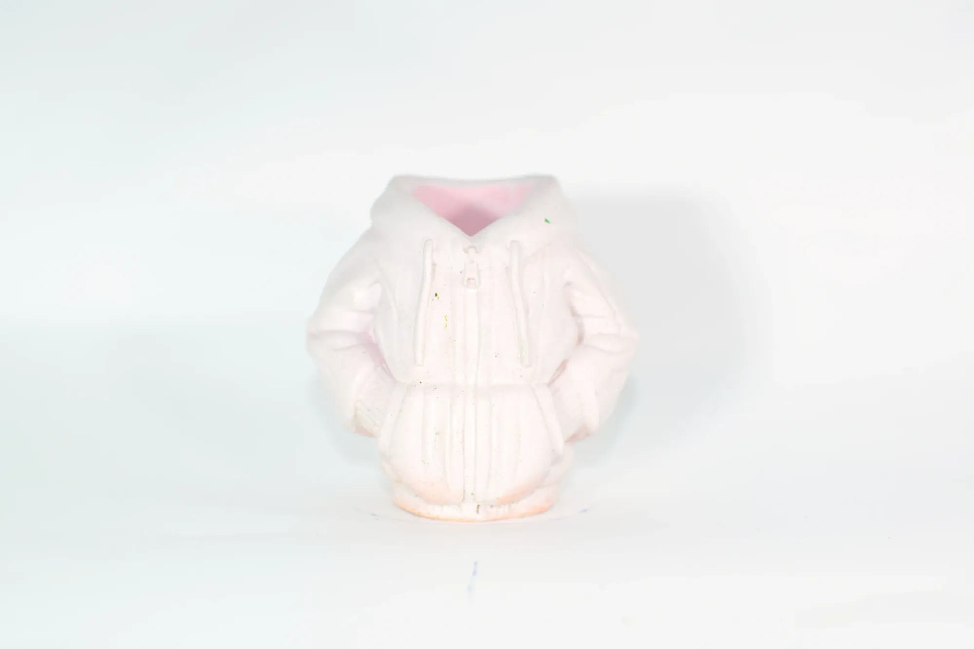 Ceramic decoration [Pink hoodie]